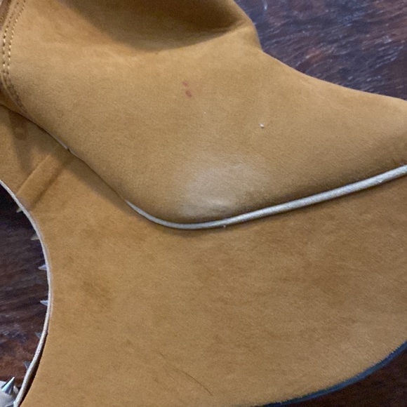 Brown closed toed wedge heel with spikes - Picture 5 of 6